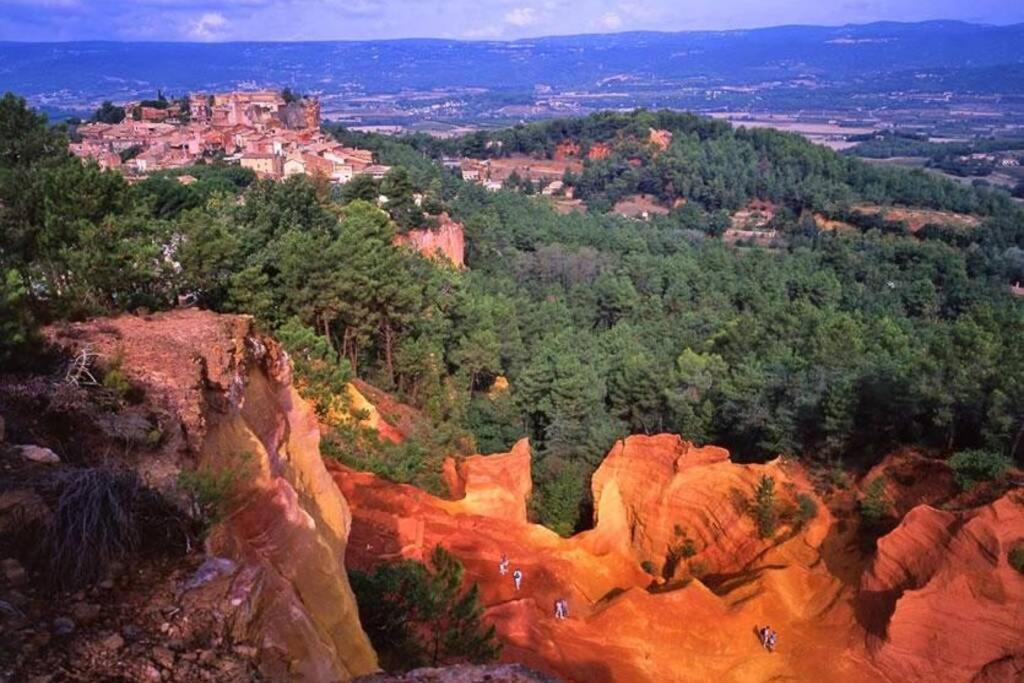 Vue Panoramique Sur Le Chateau,Montagne Et Grottes Fontaine-de-Vaucluse Luaran gambar